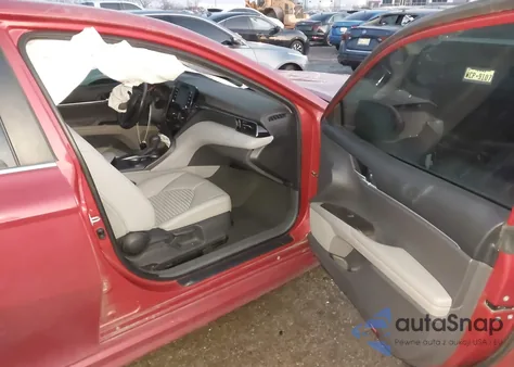 2022 Toyota Camry Se z USA, uszkodzony, nr VIN 4T1T11AKXNU019277